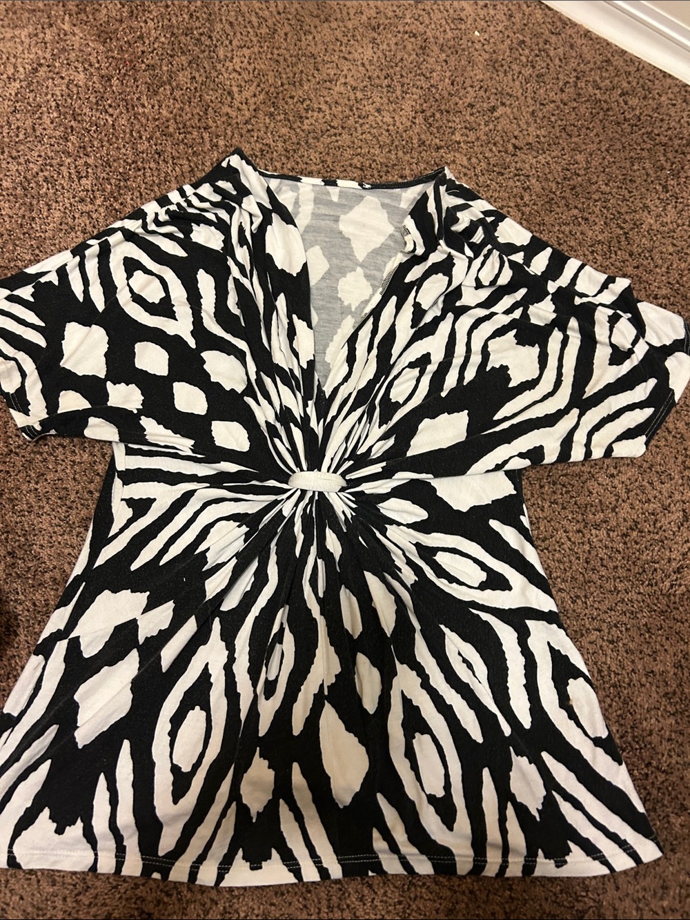 Black & White Twist-Front Women’s Top